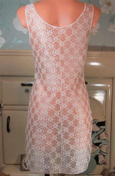 VINTAGE PEACH NUDE PERLON ALL LACE SEMI SHEER FULL SLIP NIGHTIE GOWN S