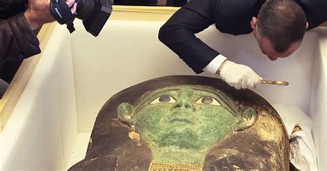 Egypt Recovers Year Old Sarcophagus Lid Smuggled Into The Us