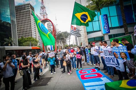 Ato Pró Trump Tem Confusão E 4 Detidos Na Paulista 29102016 Uol