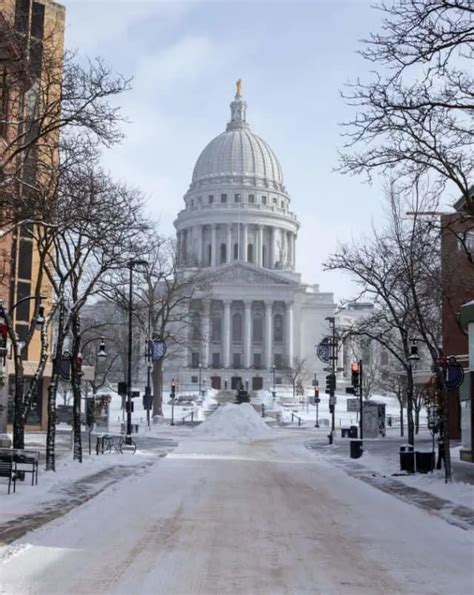 10 Fun Day Trips from Milwaukee in Winter - Paulina on the road