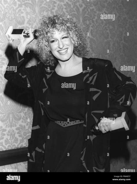 Bette Midler Hi Res Stock Photography And Images Alamy