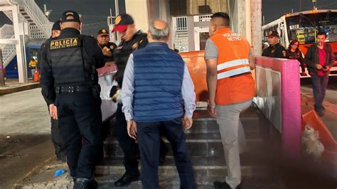 Hombre muere en escaleras del Metro Pantitlán Cadena Press