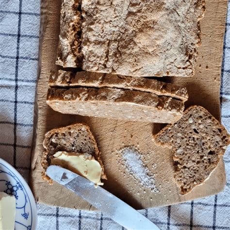 Saftiges Vollkorn K Rnerbrot Mit Sauerteig Kr Melig