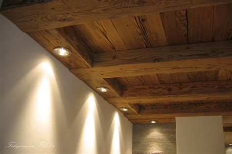 soffitto in legno antico con faretti Falegnameria Fradà falegname a