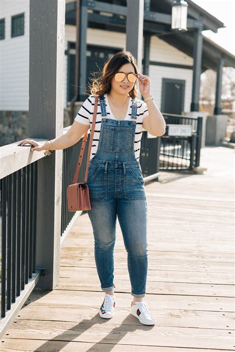 How To Style Denim Overalls Spring Fashion Sandy A La Mode