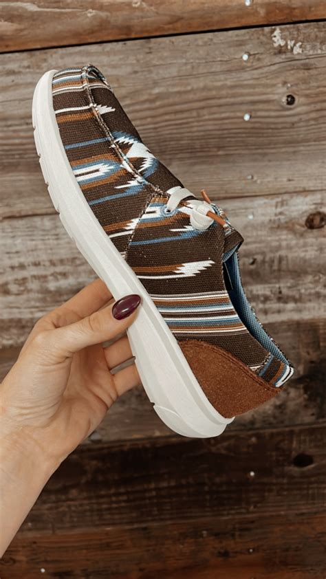 The Sendero Hilo Sneaker By Ariat Arroyo Chocolate Triangle T Boutique