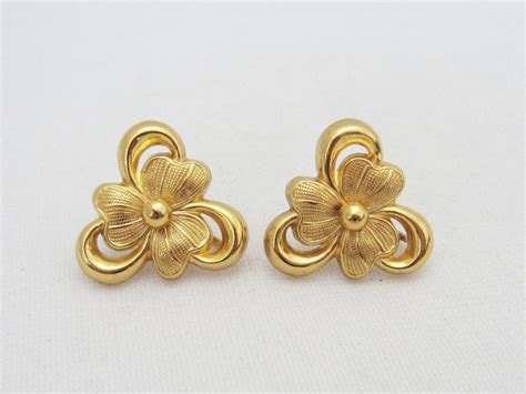 Vintage Jewelry Gold Tone Flower Screw Back Earrings Etsy Etsy Earrings Vintage Jewelry