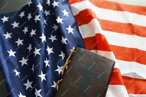 Livre Avec Le Symbole De La Croix Étude Biblique Livre Religieux Prière