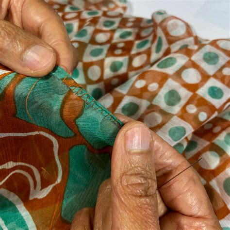 Réalisez Un Ourlet Roulotté à La Main Pour Un Foulard Jaspe Couture