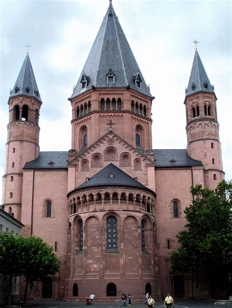 ottonian architecture east choir  mainz cathedral begun