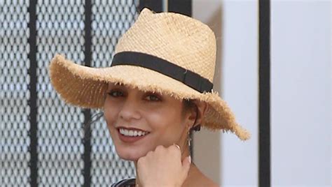 Vanessa Hudgens Tries Out Long Blonde Hair See The Pic Vanessa Hudgens Just Jared