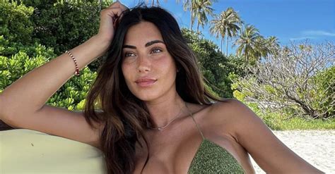 Federica Nargi Accoglie Il 2023 In Bikini Curve Da Capogiro Per Lady