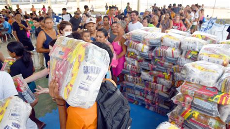 Prefeitura entrega 300 cestas básicas a famílias em Natal