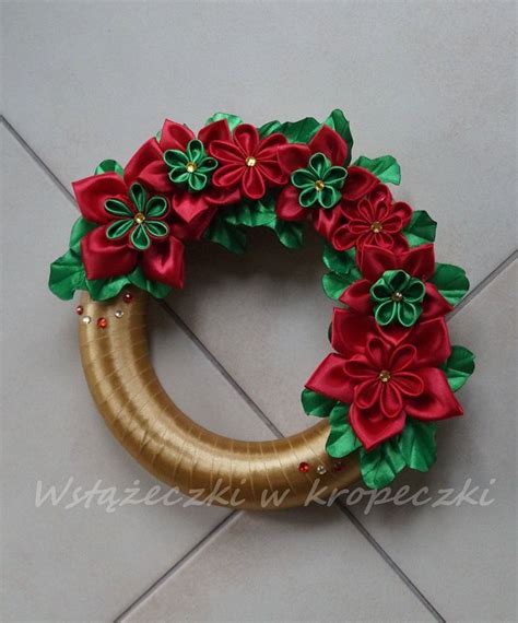 DIY Christmas Wreath with Poinsettias