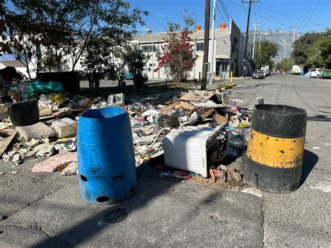 Retacan De Basura Calles De La Colonia Hidalgo En Monterrey Telediario