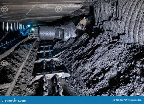 Mine De Charbon Charbon Souterrain Image Stock Image Du G Ologie