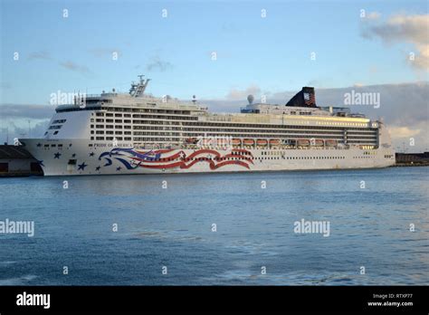 Pride of America cruise ship at Honolulu Port, Oahu, Hawaii, USA Stock Photo - Alamy