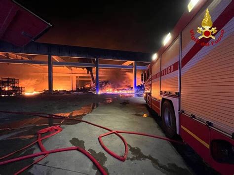 Incendio A San Nicola Di Melfi Nell Aria Valori Normali Notizie