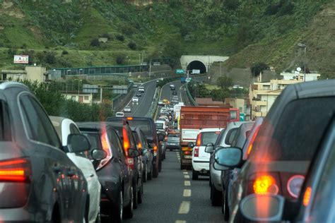 Reggio è una mattinata terribile sulle strade tamponamento anche