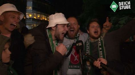 Werder Bremen Fans feiern Niclas Füllkrug Lücke für Deutschland