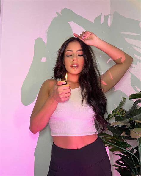 These Are Smokin Hot Babes 26 PICS Izispicy