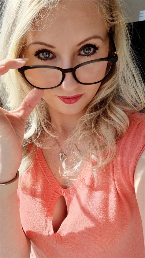 Girls With Glasses Hot Or Not F30 R Amihot