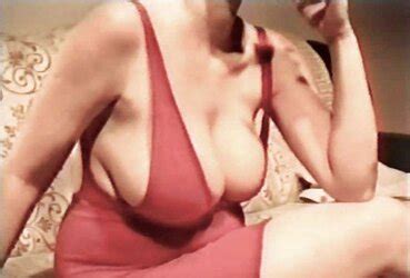 SAG Pralle Geile Euter In Roter Verpackung ZB Porn