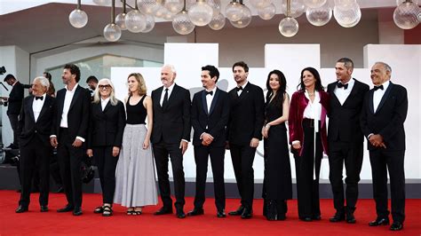 80-й Венецианский кинофестиваль открылся в Италии: фоторепортаж с ...