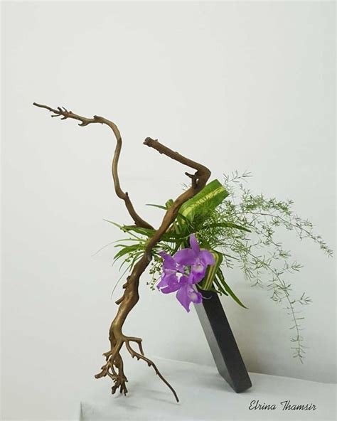 Pin By Rosemary Martins On Arranjos Ikebana Flower Arrangement