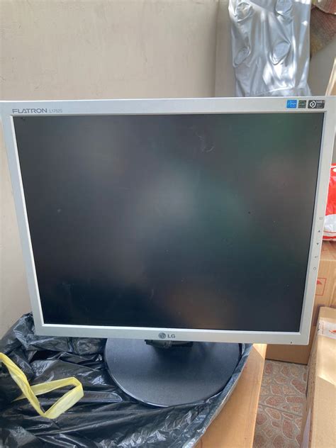 Стар Монитор за компютър с VGA port гр. Пазарджик Идеален център • OLX.bg