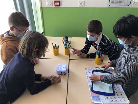 Des Robots En Classe De Ce Ecole Notre Dame Des Fleurs