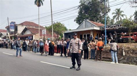 Puluhan Polisi Olah Tkp Ulang Kasus Pembunuhan Ibu Dan Anak Di Subang