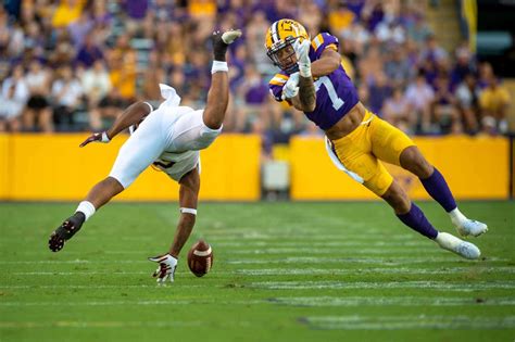 Download Derek Stingley Jr Lsu Fighting Tigers Wallpaper