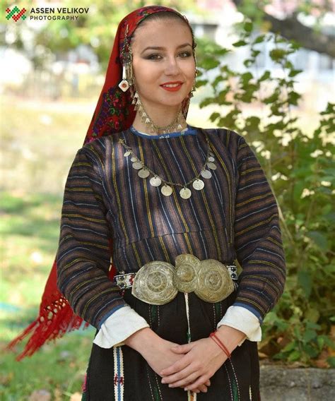 Antique traditional clothing from the village of Topolnitsa, Bulgaria ...