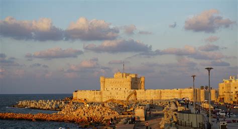 Lighthouse Of Alexandria Ruins : The Ruins Of The Pharos Lighthouse ...