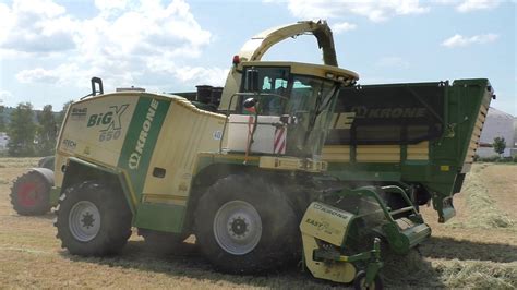 Landwirtschaft Heute Modern Und Schlagkr Ftig Erster Schnitt Mit Krone