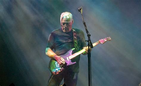 David Gilmour Talks About the Mysteries of His Famous Guitar Tone | Open Culture