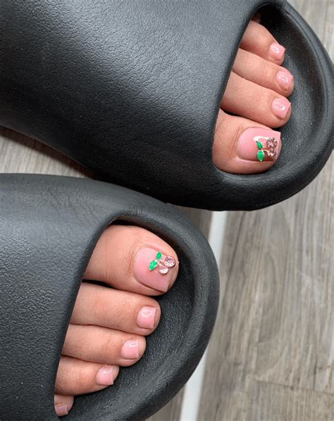 35 Trendy Acrylic Toe Nail Designs for a Modern Pedicure Look