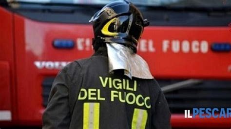 Si Sente Male Mentre Cucina E Muore La Casa Va A Fuoco Tragedia In