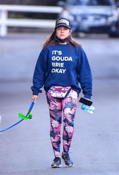Tiffani Thiessen Style, Clothes, Outfits and Fashion • CelebMafia