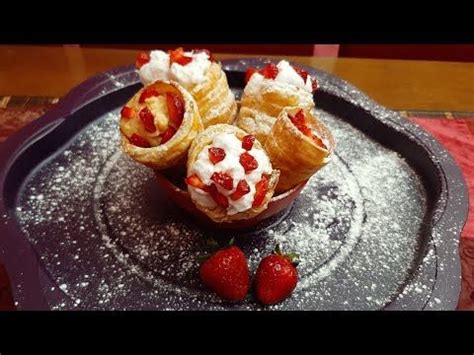 Conos De Hojaldre Rellenos De Crema Pastelera Y Merengue Cornet Party