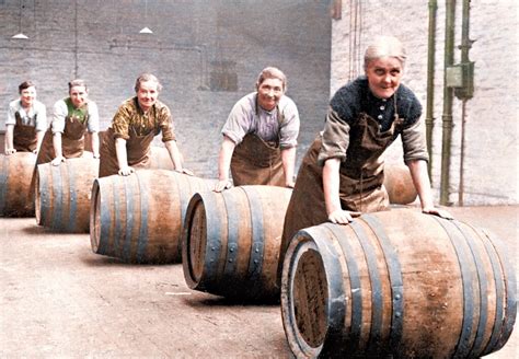 Fascinating Colourised Pics Of Women In Britain S Factories During Ww