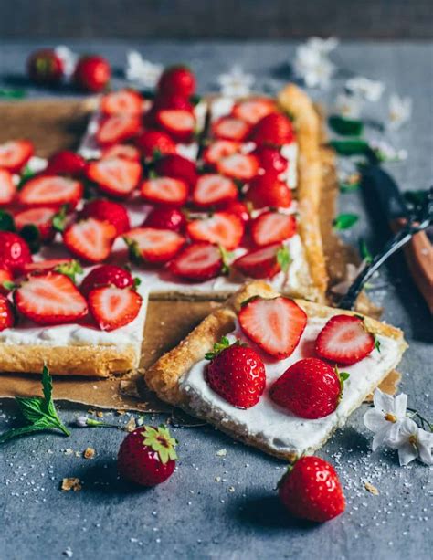 Bl Tterteig Tarte Mit Erdbeeren Und Kokos Creme Vegan Bianca