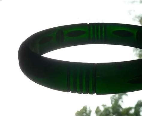 Bakelite Art Deco Carved Dark Green Prystal Bangle Br Gem