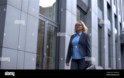 Female Lawyer Briefcase Hi Res Stock Photography And Images Alamy