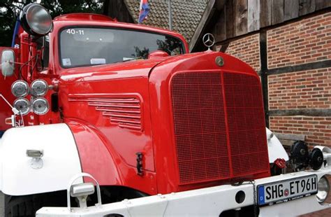 Mercedes Benz Feuerwehren Tanklösch und Löschfahrzeug Oltimer