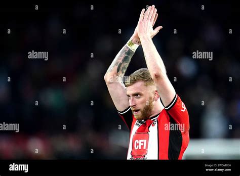 Sheffield Uniteds Oli Mcburnie Applauds The Fans After The Final