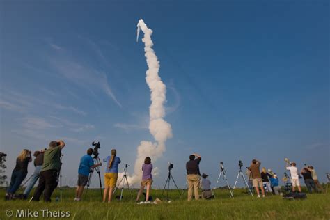 Space Shuttle Endeavour Launch Stock Photos - STS-118 NASA ...