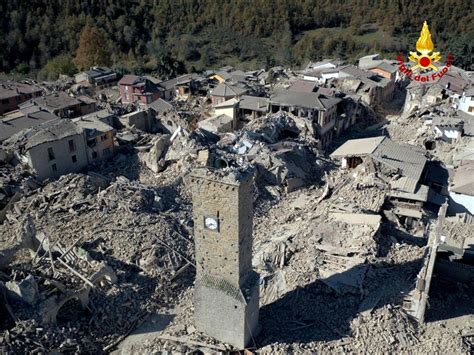 Terremoto In Centro Italia Le Immagini Della Devastazione Vista Dall