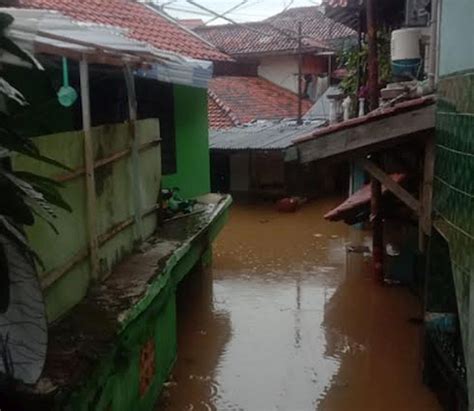 Banjir Rendam Jakarta BNPB 463 Jiwa Terdampak Okezone Megapolitan